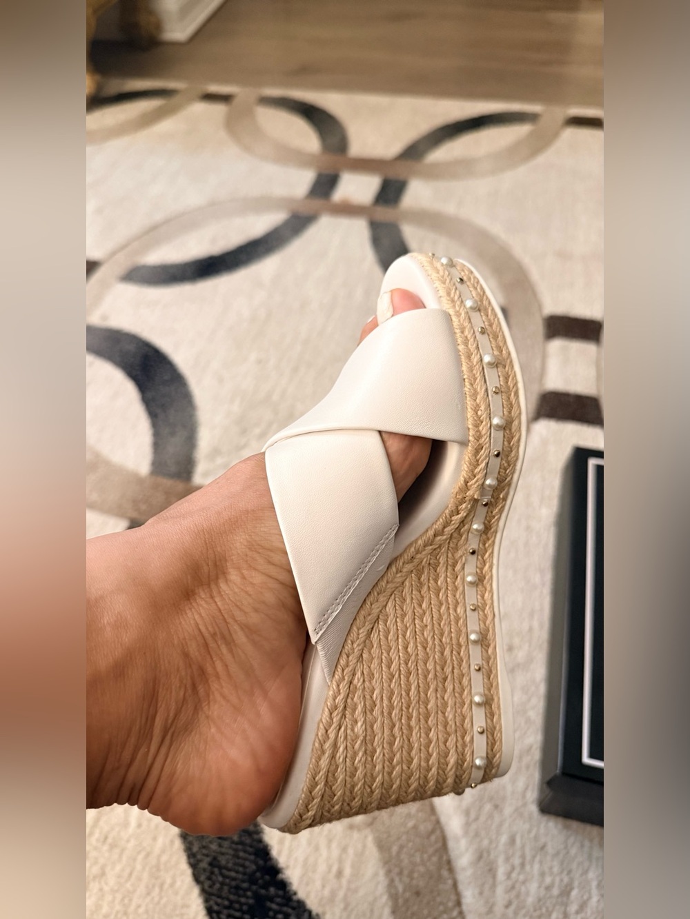 KARL
LAGERFELD NWB
PARIS
Cellyn Wedge
Espadrille
Sandal (Women) 7.5 Bright White